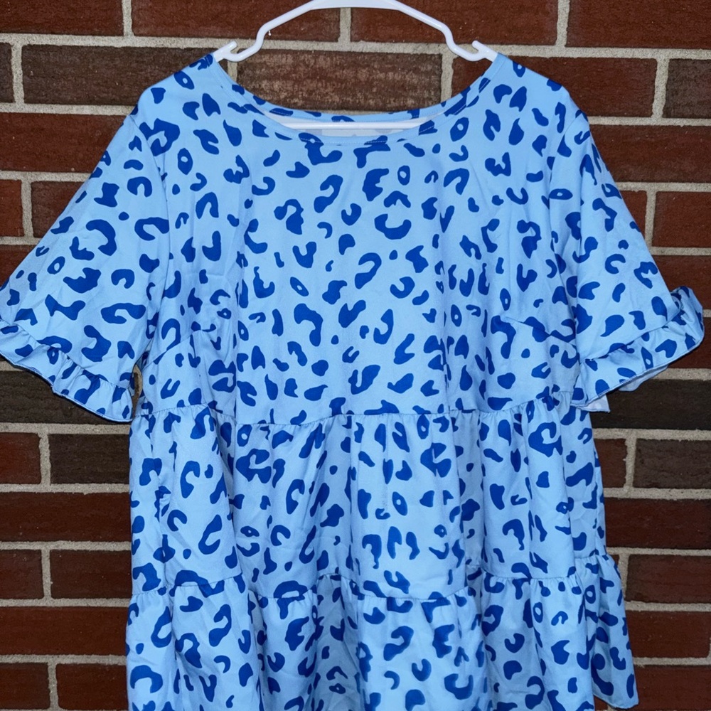 Blue Relaxed Blouse with Scoop Neck and Flutter Sleeves